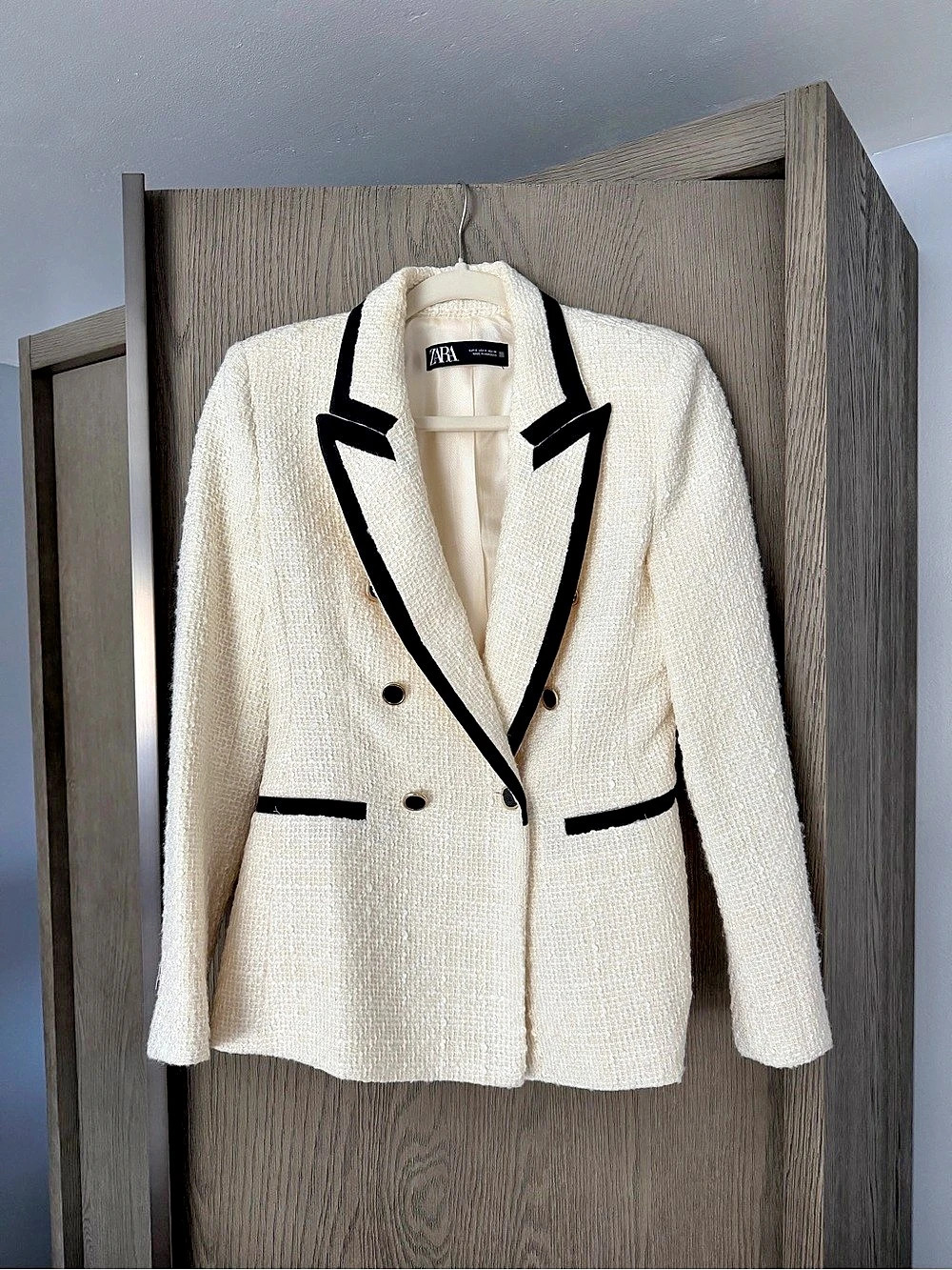 ZARA Textured Contrast Trim Blazer in White & Black Like New